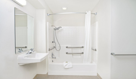 Welcome To SureStay by Best Western Sacramento South Natomas - Bathroom