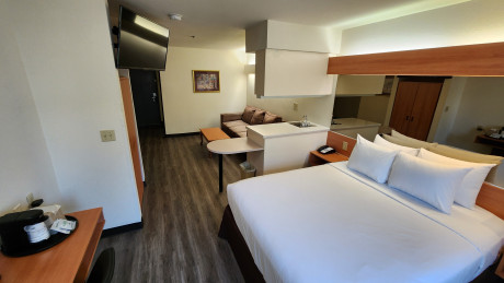 Welcome To SureStay by Best Western Sacramento South Natomas - Bedroom
