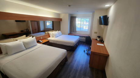 Welcome To SureStay by Best Western Sacramento South Natomas - Bedroom