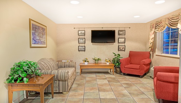 Welcome To SureStay by Best Western Sacramento South Natomas - Guest Lounge Area
